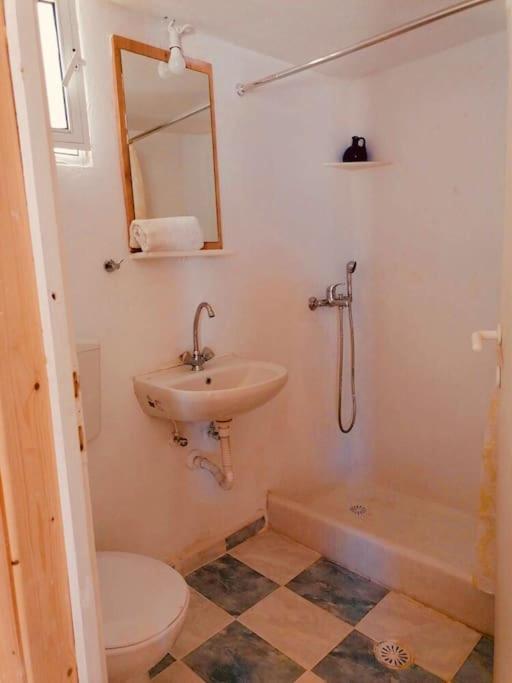 KoronosNaxos Mountain Retreat - Tiny House Build On Rock公寓 外观 照片